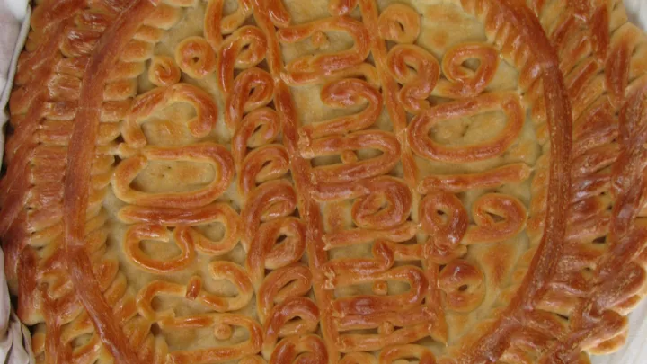 Friskbagt brød fra Uzbekistan er fremstillet med sirlige mønstre. Foto Vagn Olsen