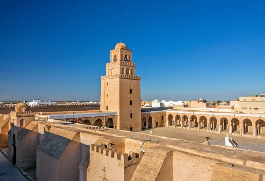 I byen Kairouan ser vi de mange, smukke moskéer. Foto Viktors Farmor