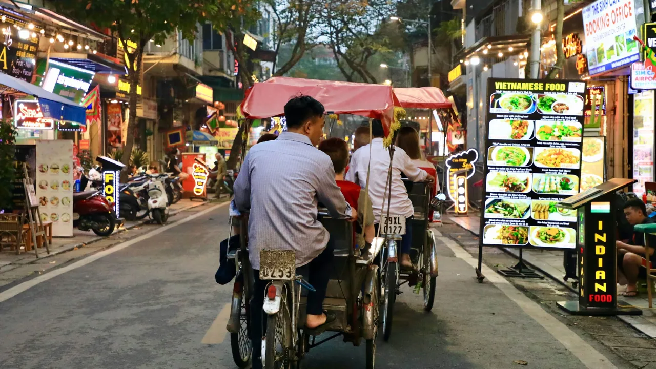 I rickshaw gennem Hanois gamle bydel. Foto Anders Stoustrup