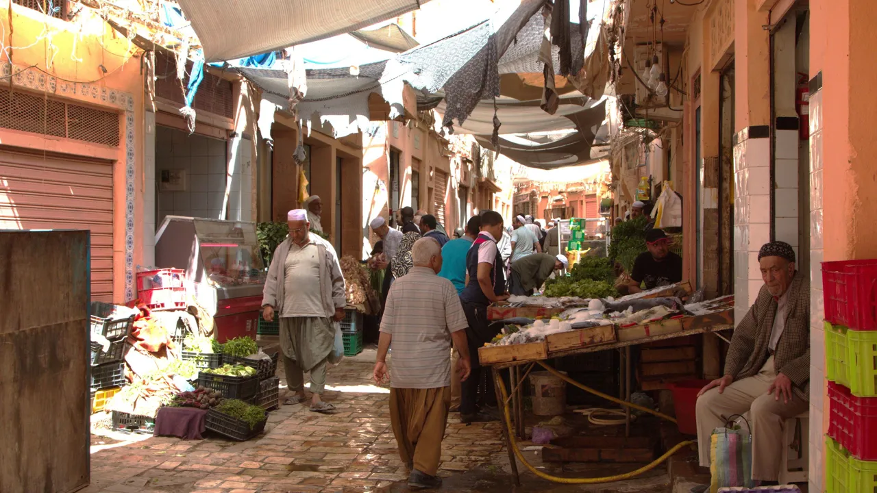 Ghardaia, handelsgade i nærheden af den centrale plads i byen. Foto Claus Bech