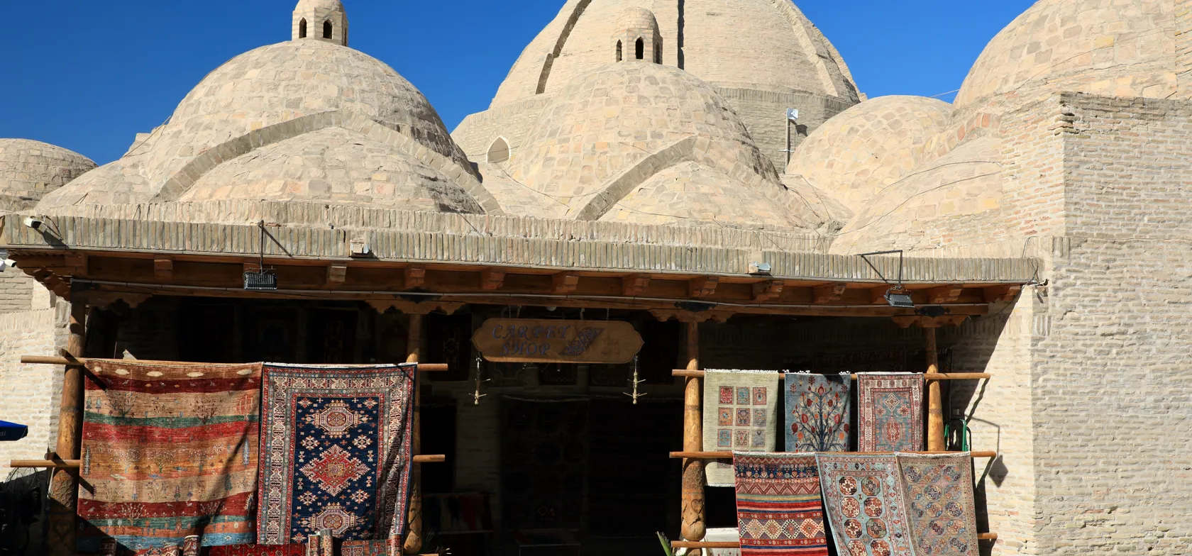 Tæppehandler i Bukhara. Foto af Anders Stoustrup