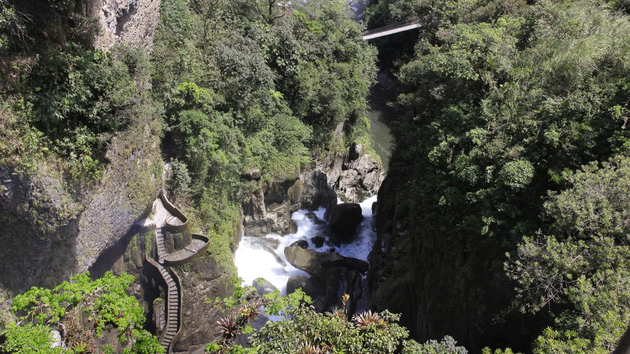 Ecuadors største og mest kraftfulde vandfald, Pailon del Diablo. Foto Finn Hillmose