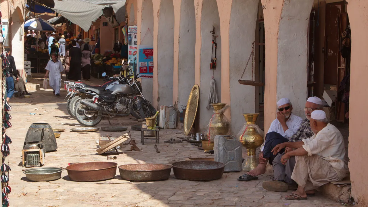 De lokale slapper i skyggen Ghardaïa. Foto Claus Bech