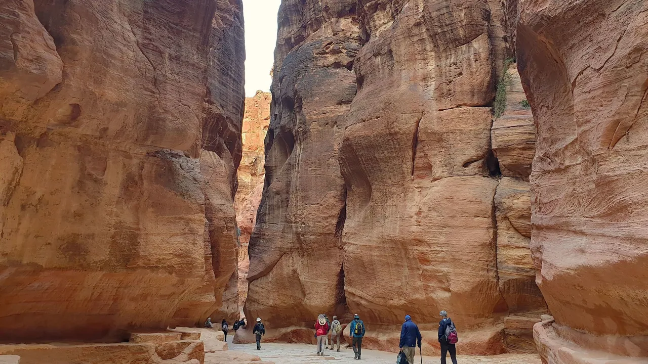 Adgangen til Petra går gennem en 1,2 km lang kløft, “Siq” (arabisk for passage). Foto Hanne Christensen