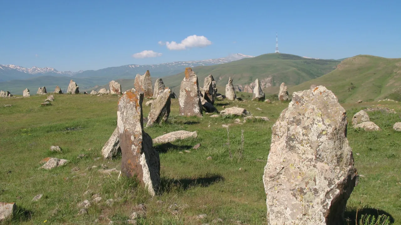 Armeniens udgave af Stonehenge består af 204 sten på op til 10 ton. Foto Kirsten Gynther Holm
