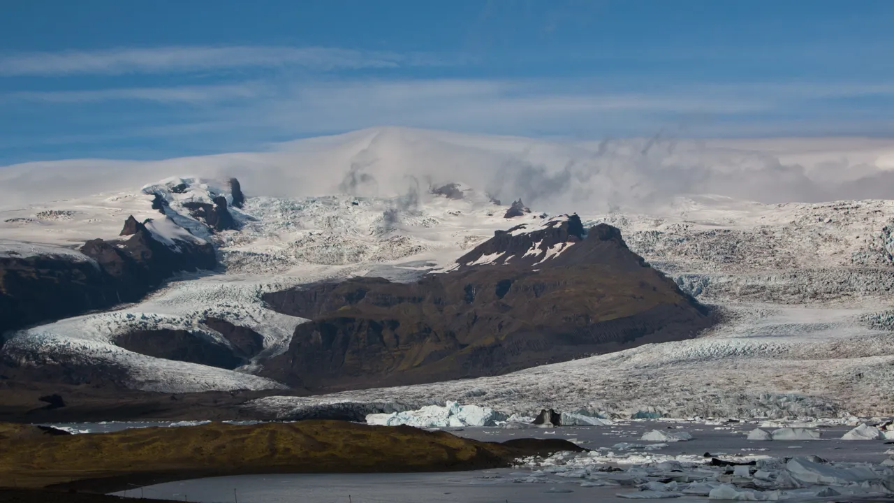 Öræfajokull er en 2 km høj vulkan, der altid er belagt med sne. Foto Claus Bech
