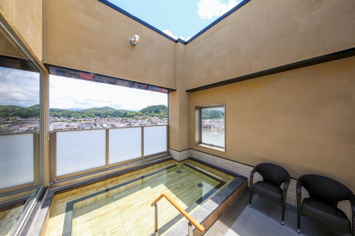 Vores hotel er 3-stjernet og i japansk stil – også kaldet et ryokan. Foto Viktors Farmor