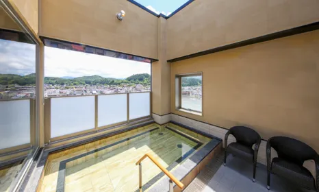 Vores hotel er 3-stjernet og i japansk stil – også kaldet et ryokan. Foto Viktors Farmor