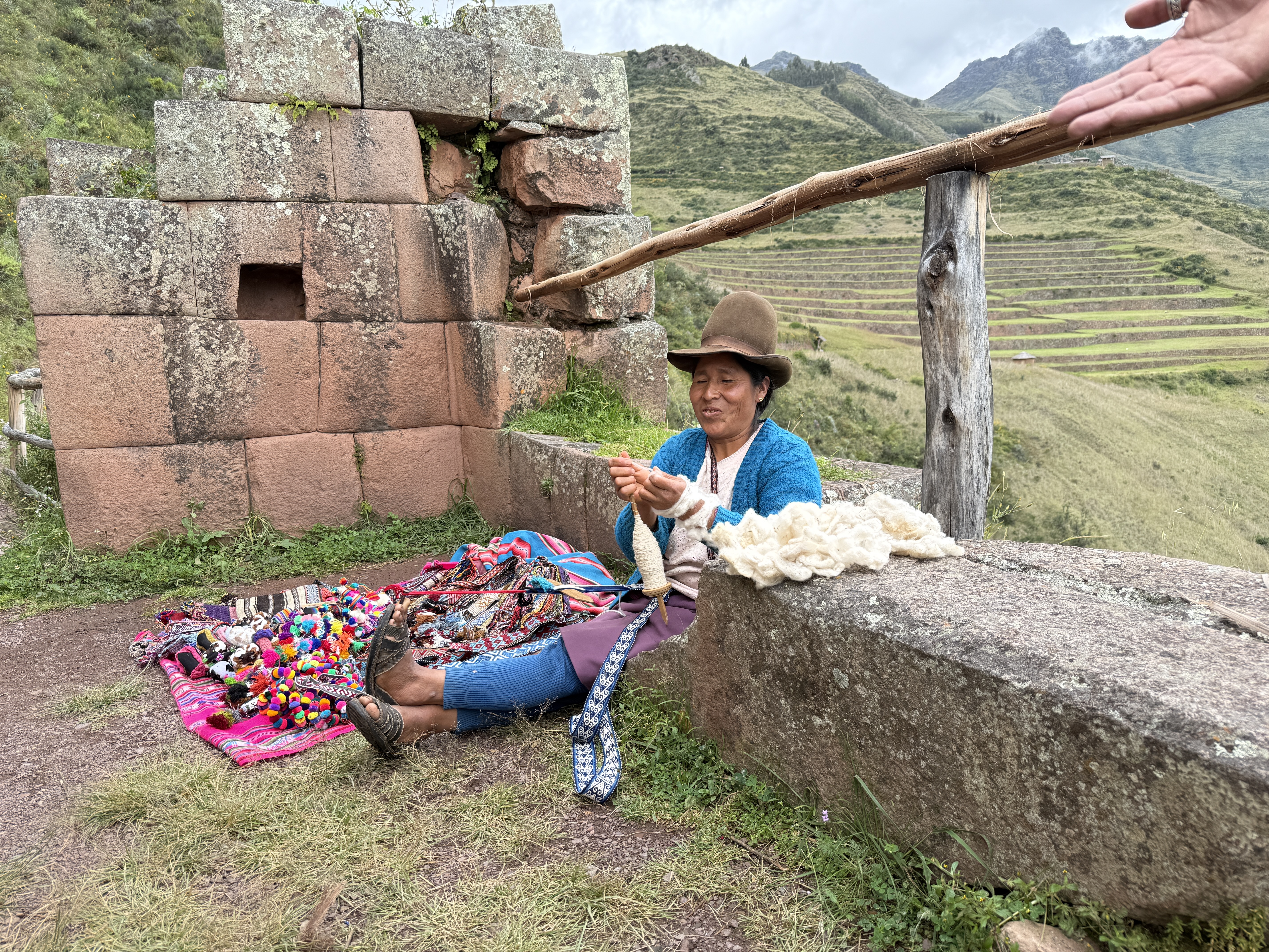 Vi besøger Pisac og det storslåede ruinkompleks. Besøget indebærer en gåtur rundt blandt ruinerne. Foto Laura Lyhne