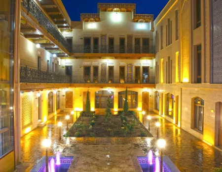 Centralt beliggende 3-stjernet hotel med gåafstand til byens hovedattraktioner. Foto Viktors Farmor