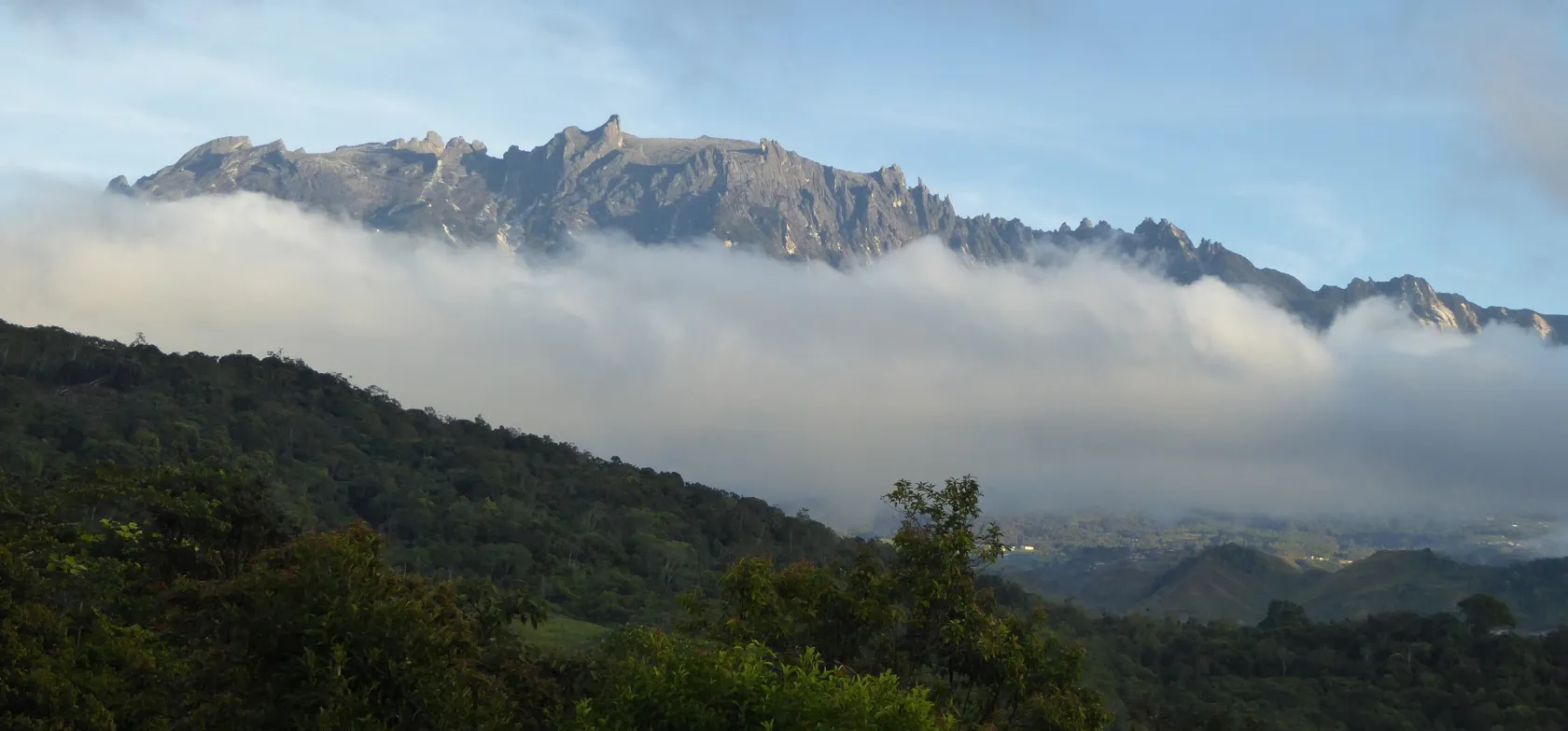 Mount Kinabalu en tidlig morgenstund. Foto Michael Andersen