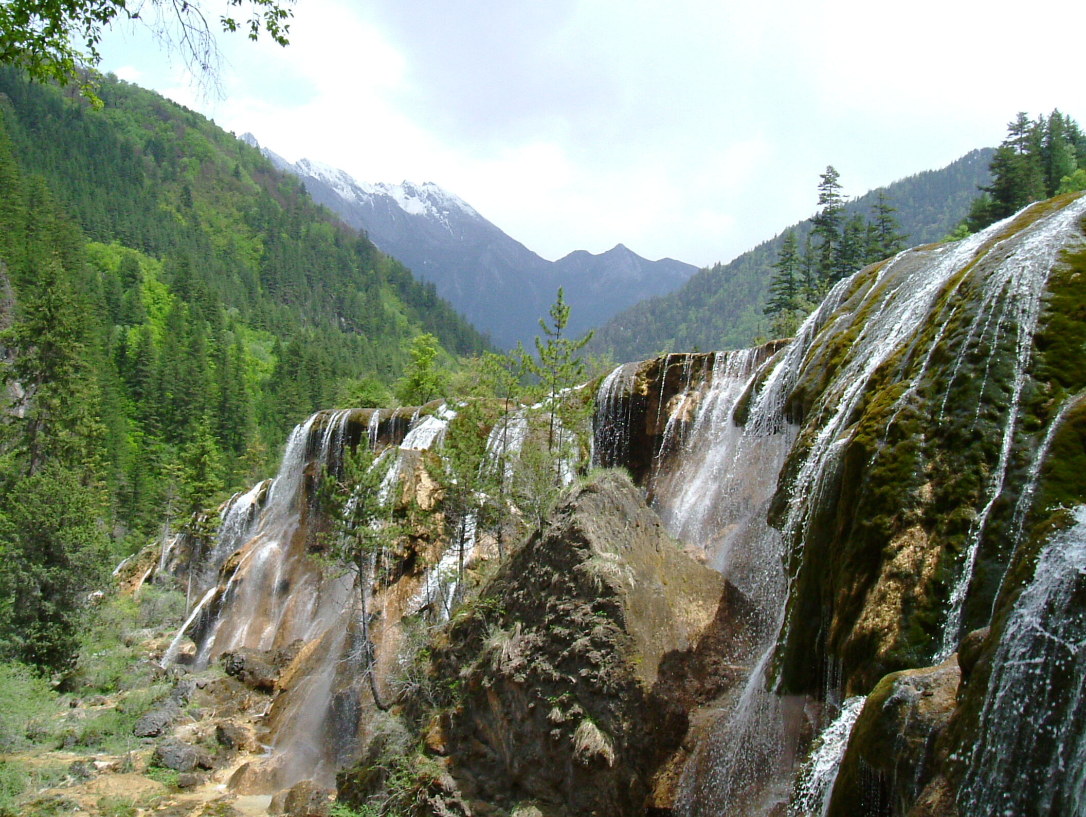 Jiuzhaigou nationalparken rummer imponerende vandfald. Foto Michael Høeg Andersen