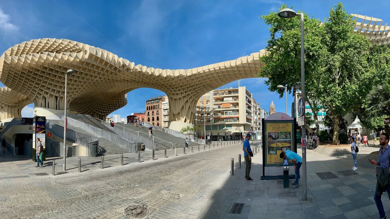Metropol Parasol i Sevilla skiller sig helt sikkert ud fra de omkringliggende bygninger. Foto Anders Stoustrup