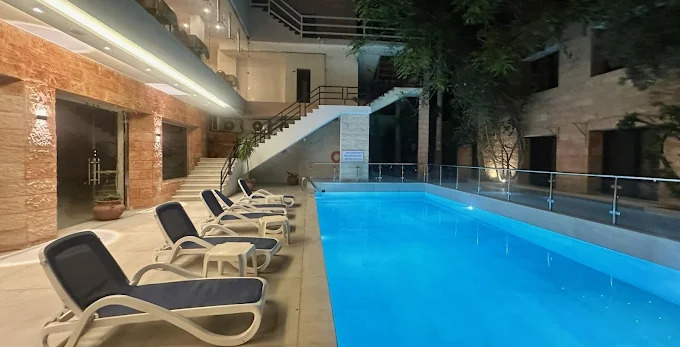 I Petra bor vi på det nyrenoverede 3-stjernede Petra Palace Hotel. 