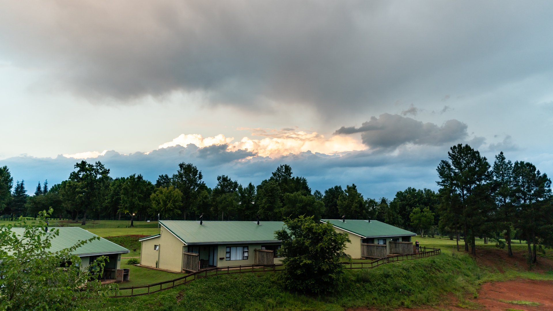 Her bor vi på et rustikt og hyggeligt lodge ved Maletsunyane-floden.