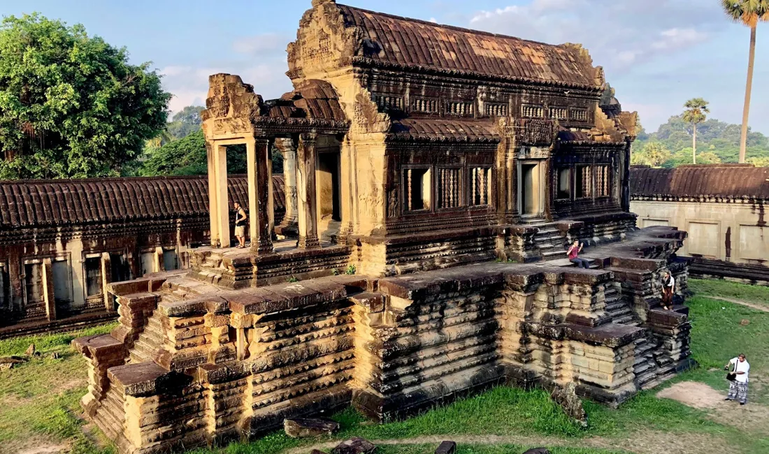 Vi udforsker tempelkomplekset Angkor Wat. Foto Christine Wibe