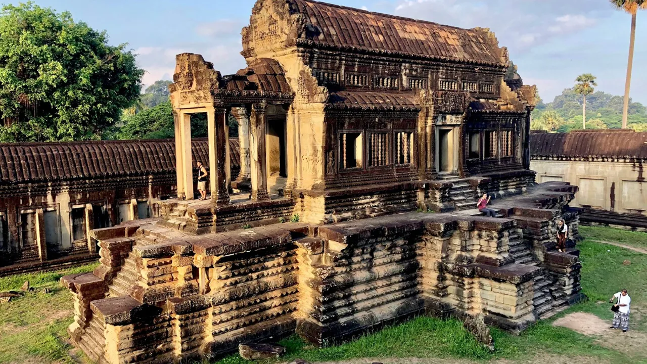 Vi udforsker tempelkomplekset Angkor Wat. Foto Christine Wibe