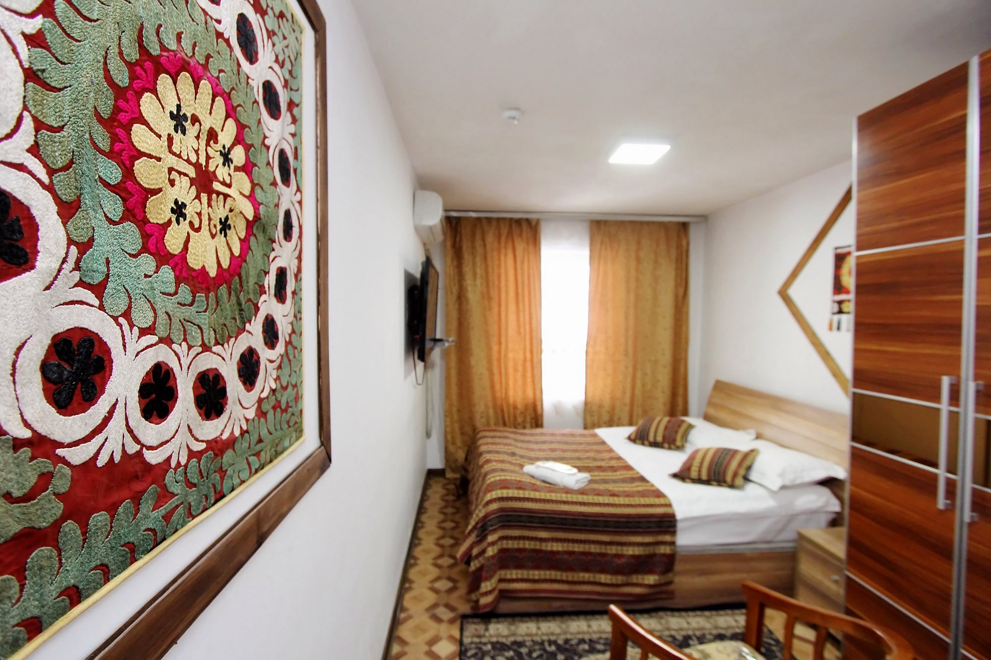 Bedroom lal hotel 3