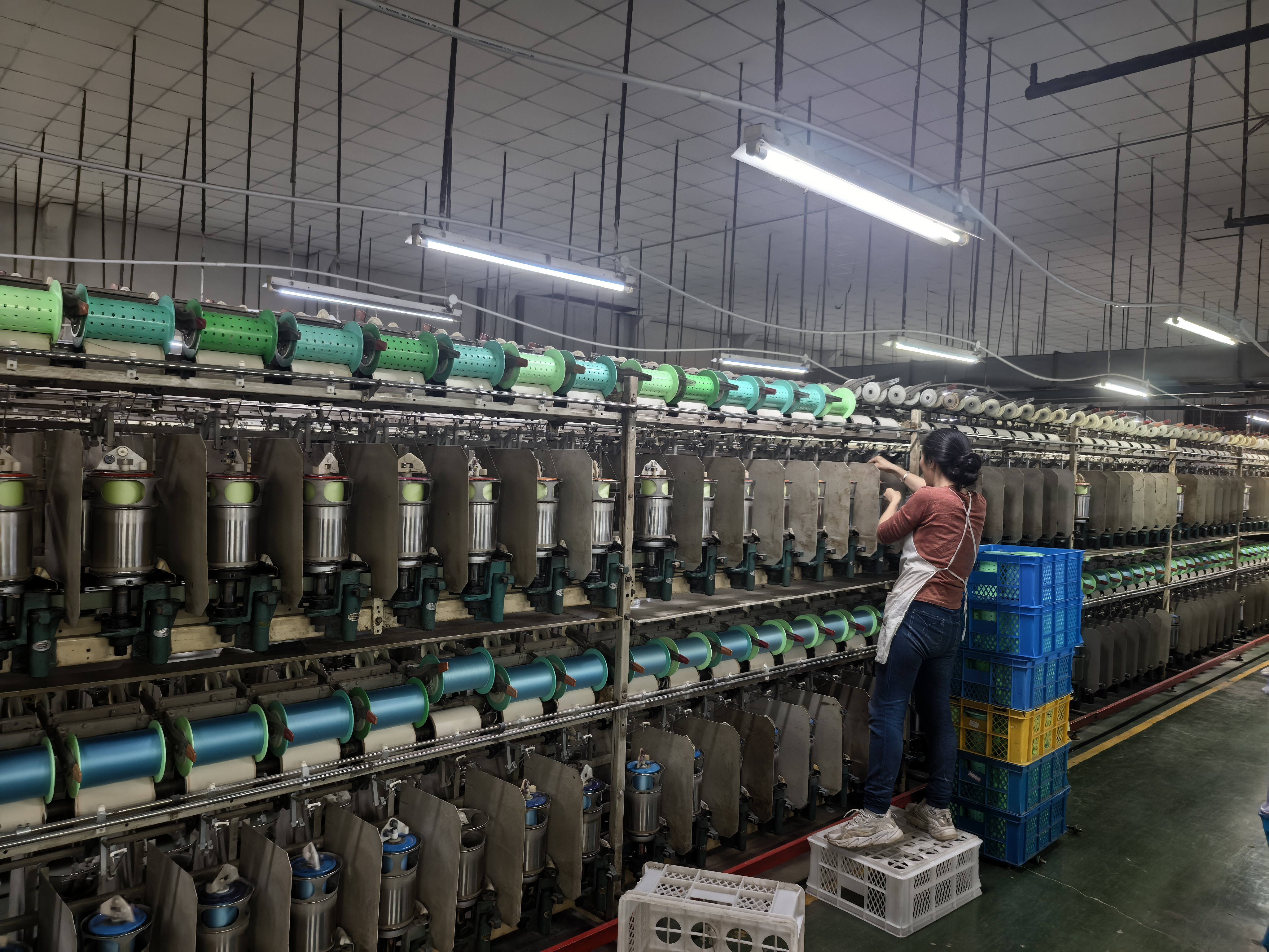 Vi besøger en silkefabrik i Suzhou, hvor vi følger processen tæt gennem tre værksteder. Foto Viktors Farmor