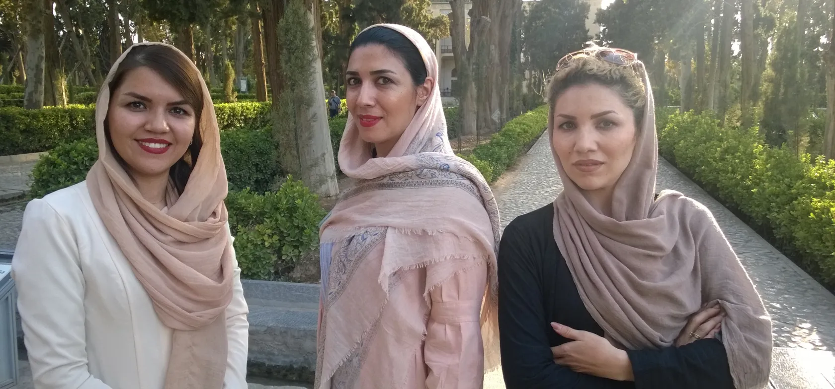 Iranske kvinder har mange elegante måder at sætte tørklædet på. Foto Jens-Arne Sørensen