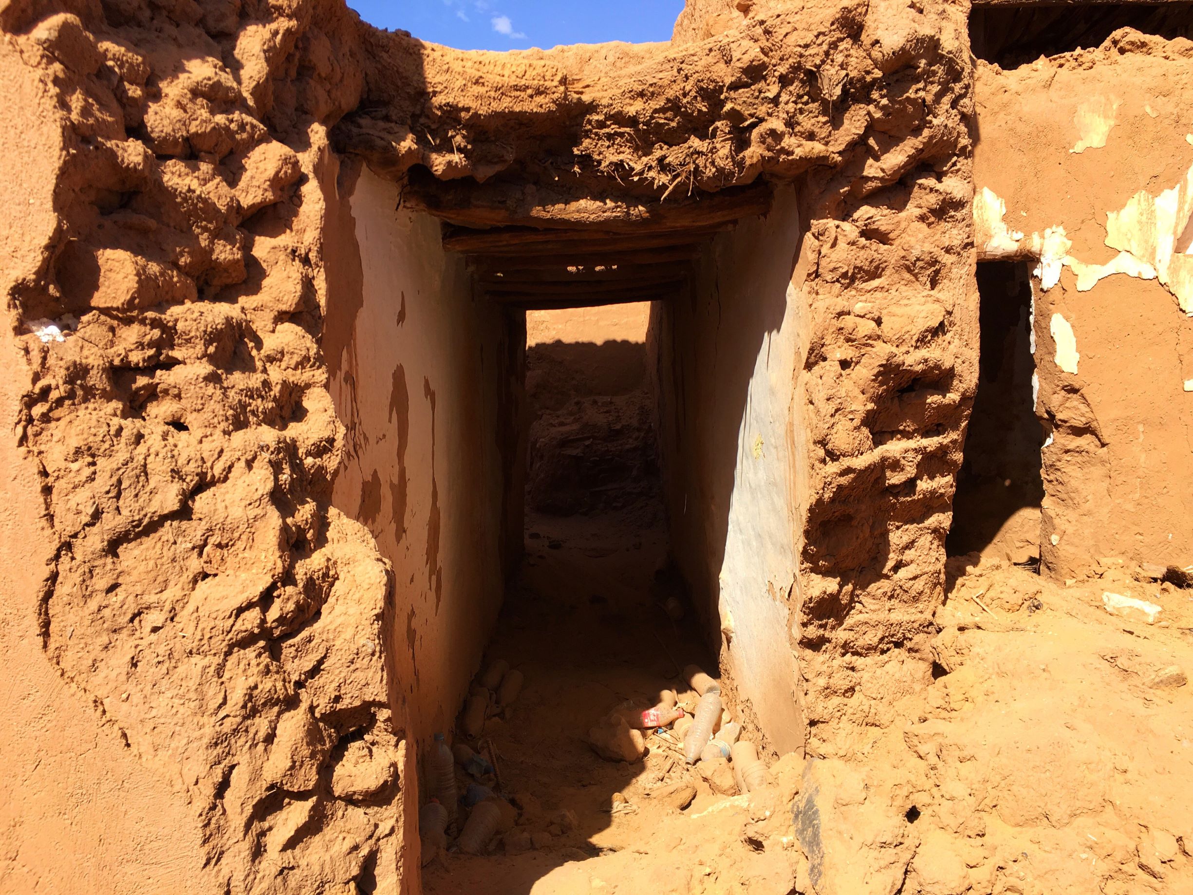 På opdagelse i den gamle Ksar i Taghit. Foto Viktors Farmor