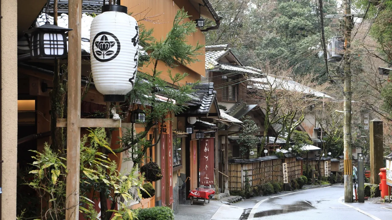 Den hyggelige lille landsby Kibune gemmer sig i bjergene nord for Kyoto. Foto Anders Stoustrup