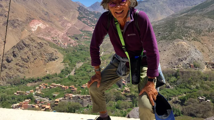 Viktors Farmors rejseleder Elisabeth Lord på vandreferie i Marokkos smukke landskaber