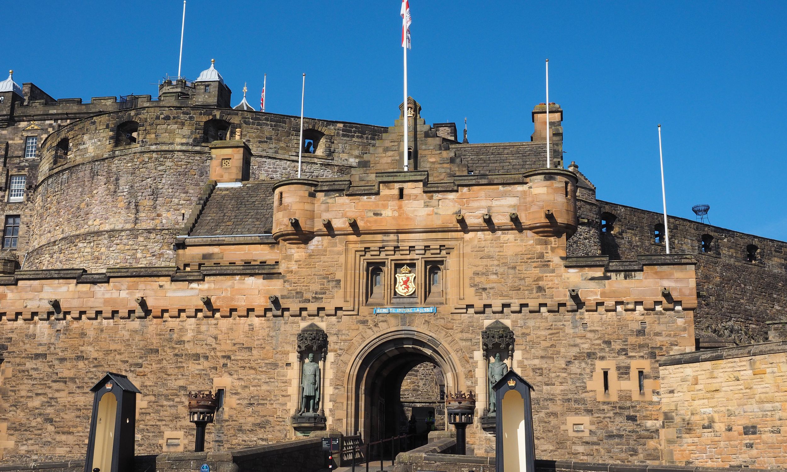 Den imponerende indgangsportal til Edinburgh Castle. Foto Viktors Farmor