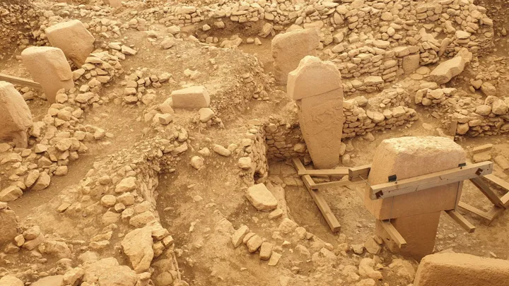 Nyudgravet sidetempel i Göbekli Tepe i Mesopotamien. Foto Kirsten Gynther Holm