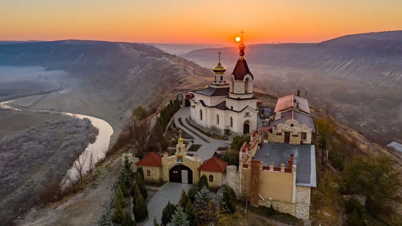 Den Højt beliggende Himmelfartskirke i Orheiul Vechi med sin fantastiske udsigt. Foto Viktors Farmor