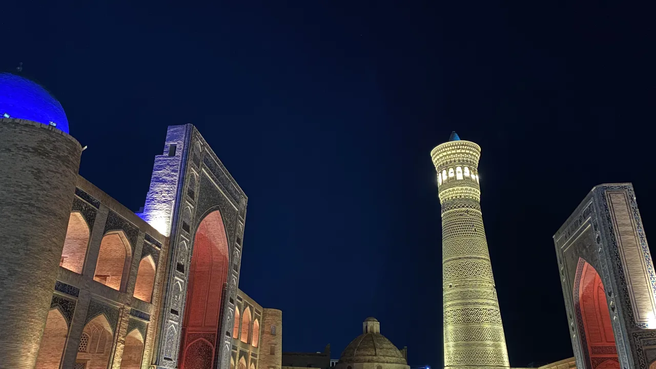 Kalian mineraten og moskéen er selve indbegrebet af Bukhara på en rejse til Uzbekistan. Foto Michael Høeg Andersen