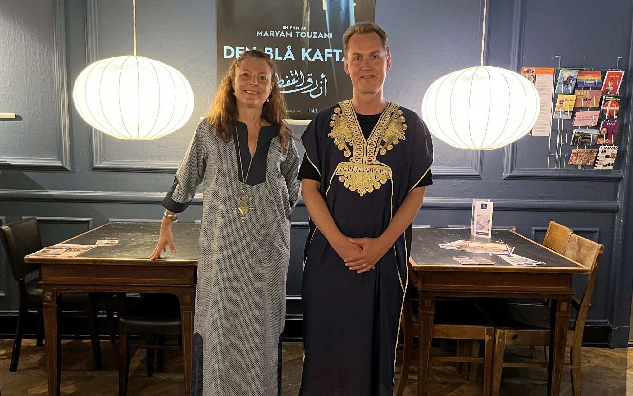 Vores rejsespecialister Mie og Anders i deres kaftans til vores Marokko event i Øst for Paradis i Aarhus.