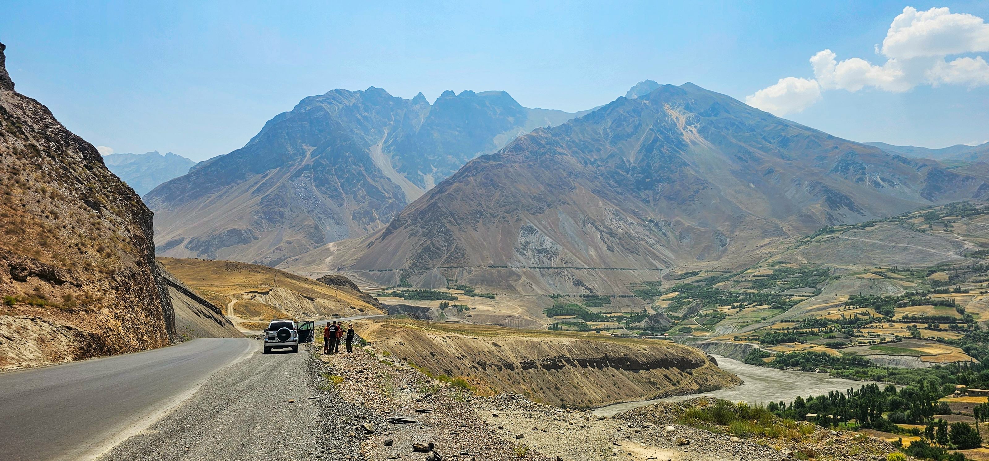 Pamir Highway, hvor vi kører mellem højde bjerge og fantastiske udsigter. Foto Sisse Skipper Andersen