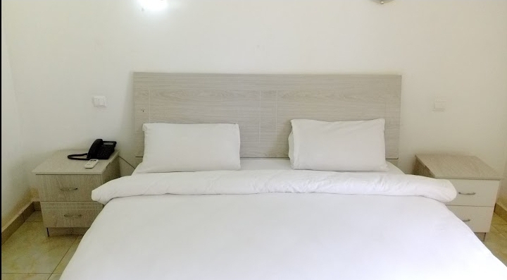 Et hotel af mere beskeden karakter, som dog udgør en fin base for at udforske området. 