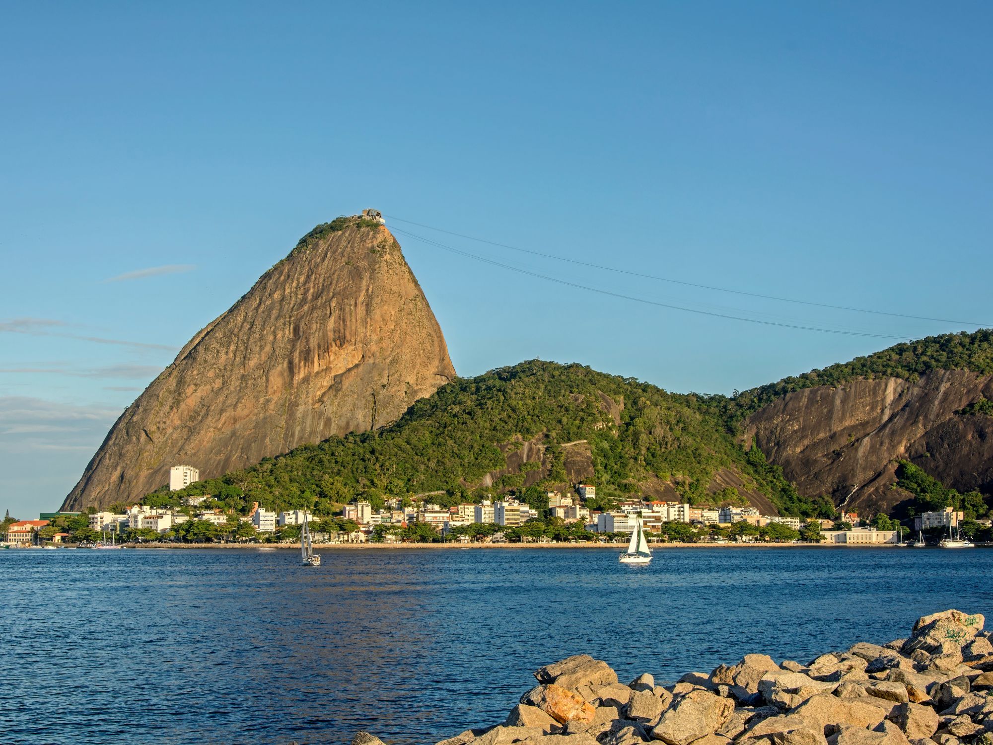 Sukkertoppen med den historiske kabelbane. Foto Viktors Farmor