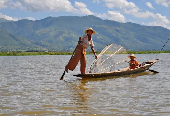 Fiskere på Inle søen. Foto Claus Christensen