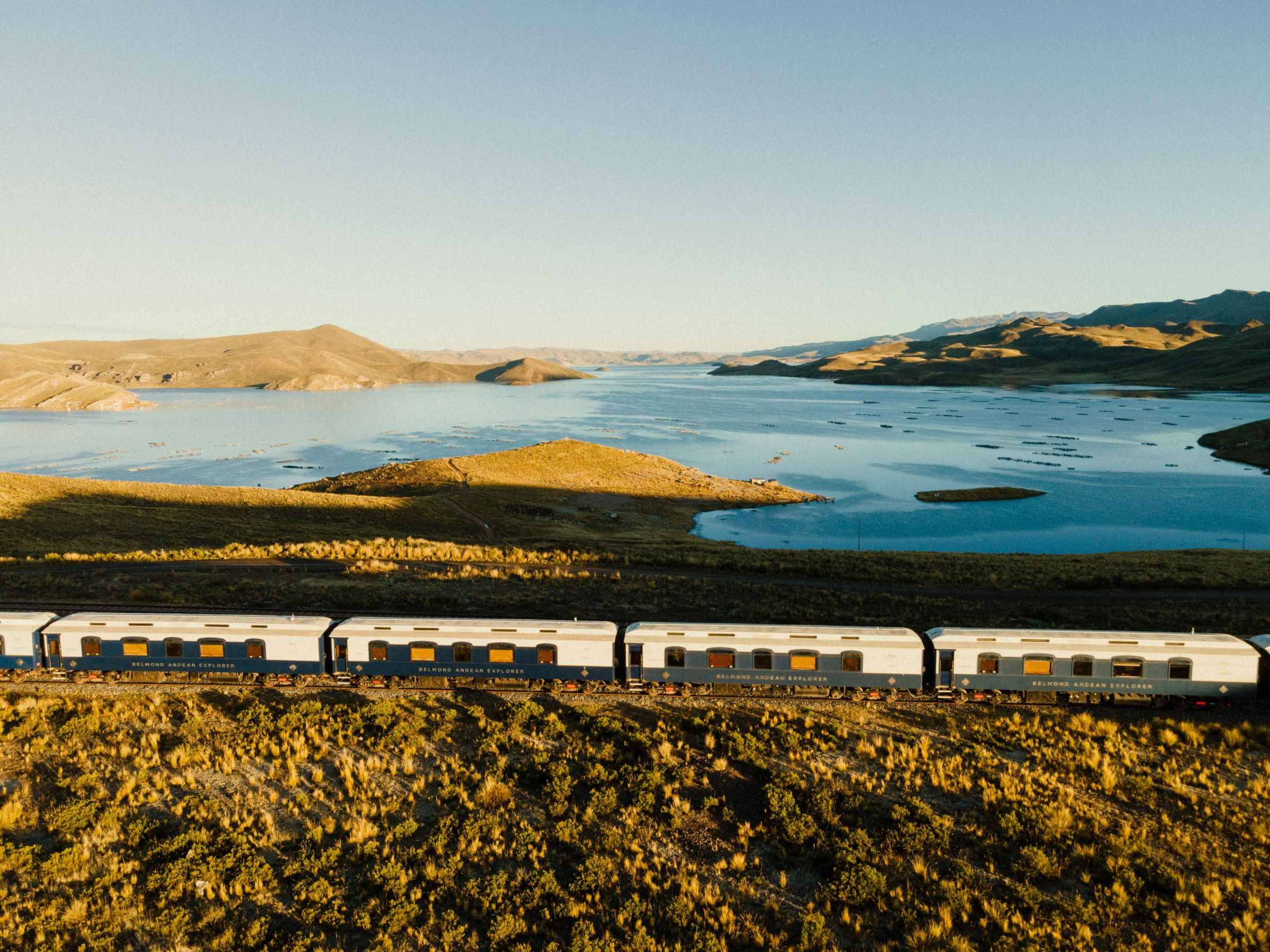 Hiram Bingham-toget på vej til Machu Picchu med den smukkeste udsigt. Foto Viktors Farmor