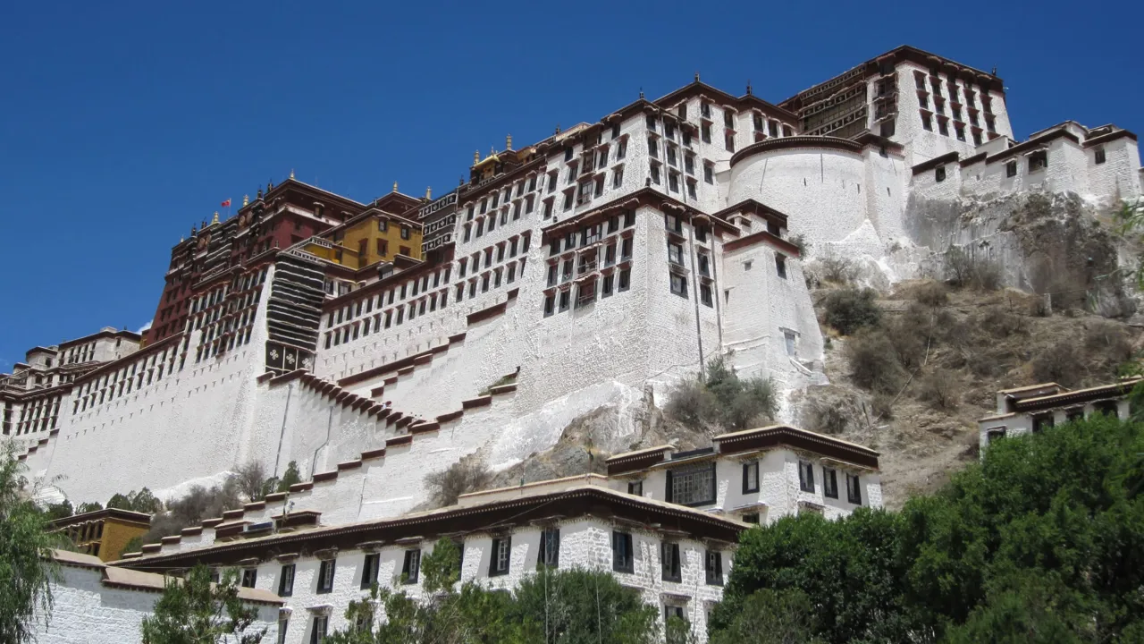 Fra Potala-paladset regerede rækken af Dalai Lama'er. Foto Mie Ellen Gynther