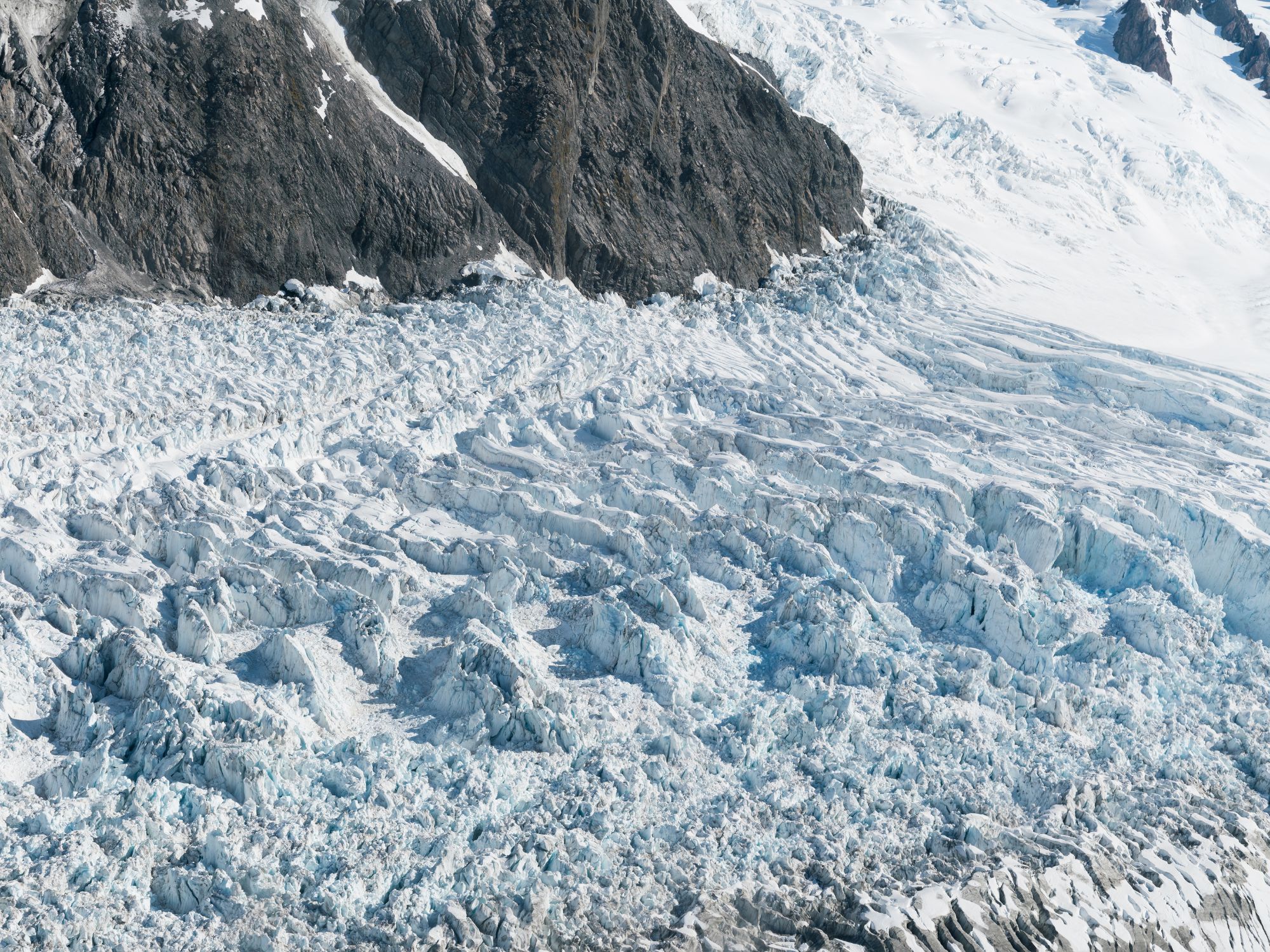 Oplev de blå ismassers nuancer ved Fox Glacier. Foto Viktors Farmor