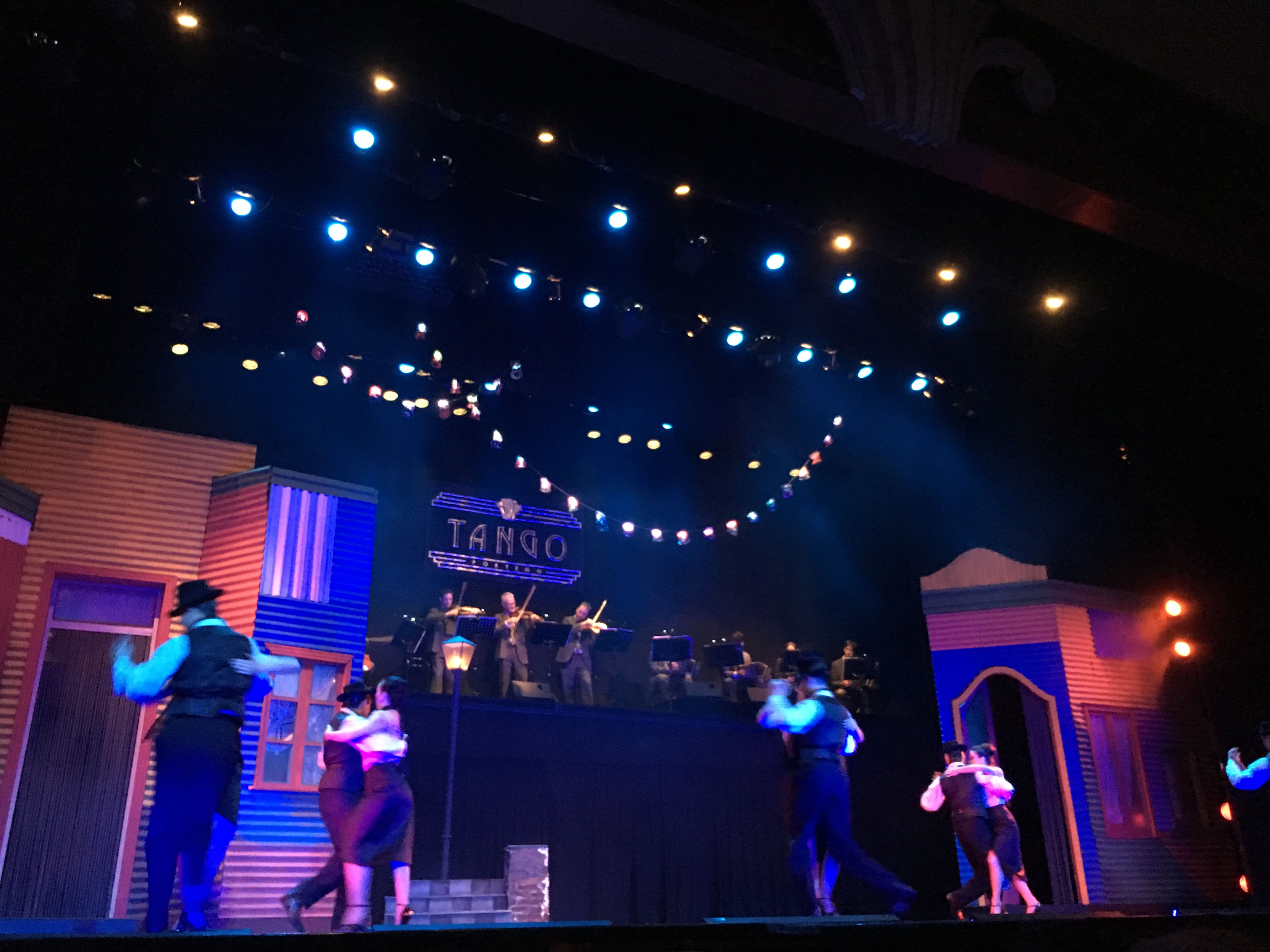 Tango-show skal opleves i tangoens hovedstad Buenos Aires. Foto Lone V. Andersen