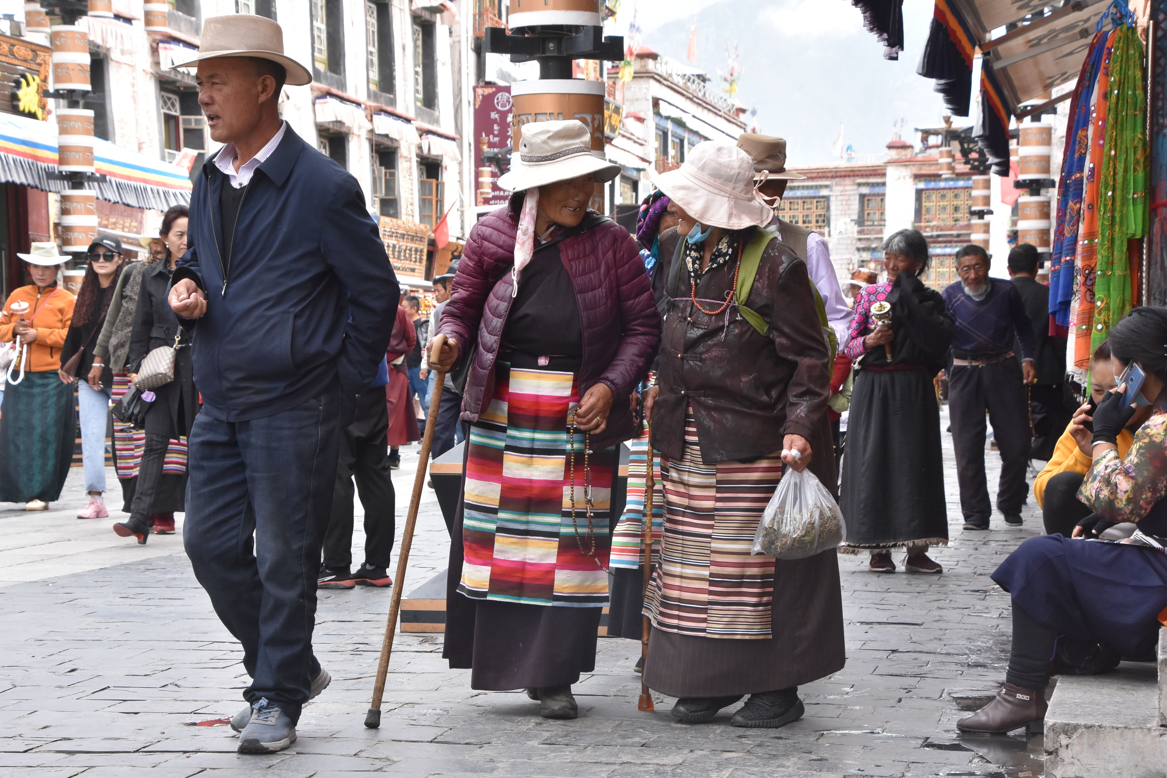 Gadeliv i Lhasa. Foto Ulla Dons