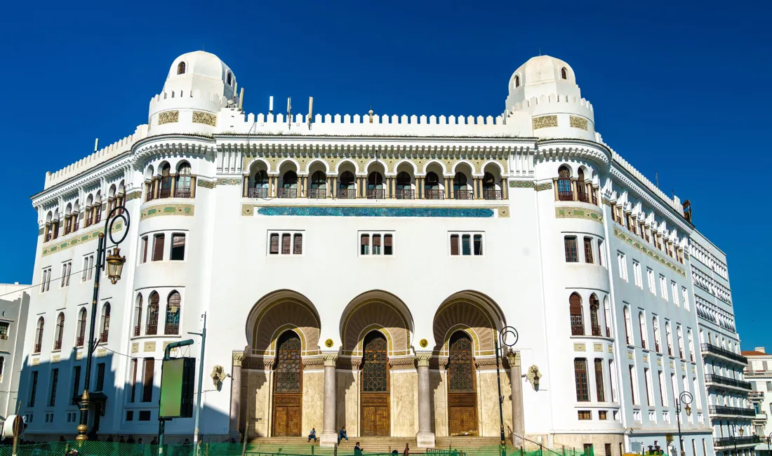 Det historiske Algiers Centrale Postkontor, et imponerende arkitektonisk mesterværk i hjertet af Algeriets hovdstad - Foto Viktors Farmor