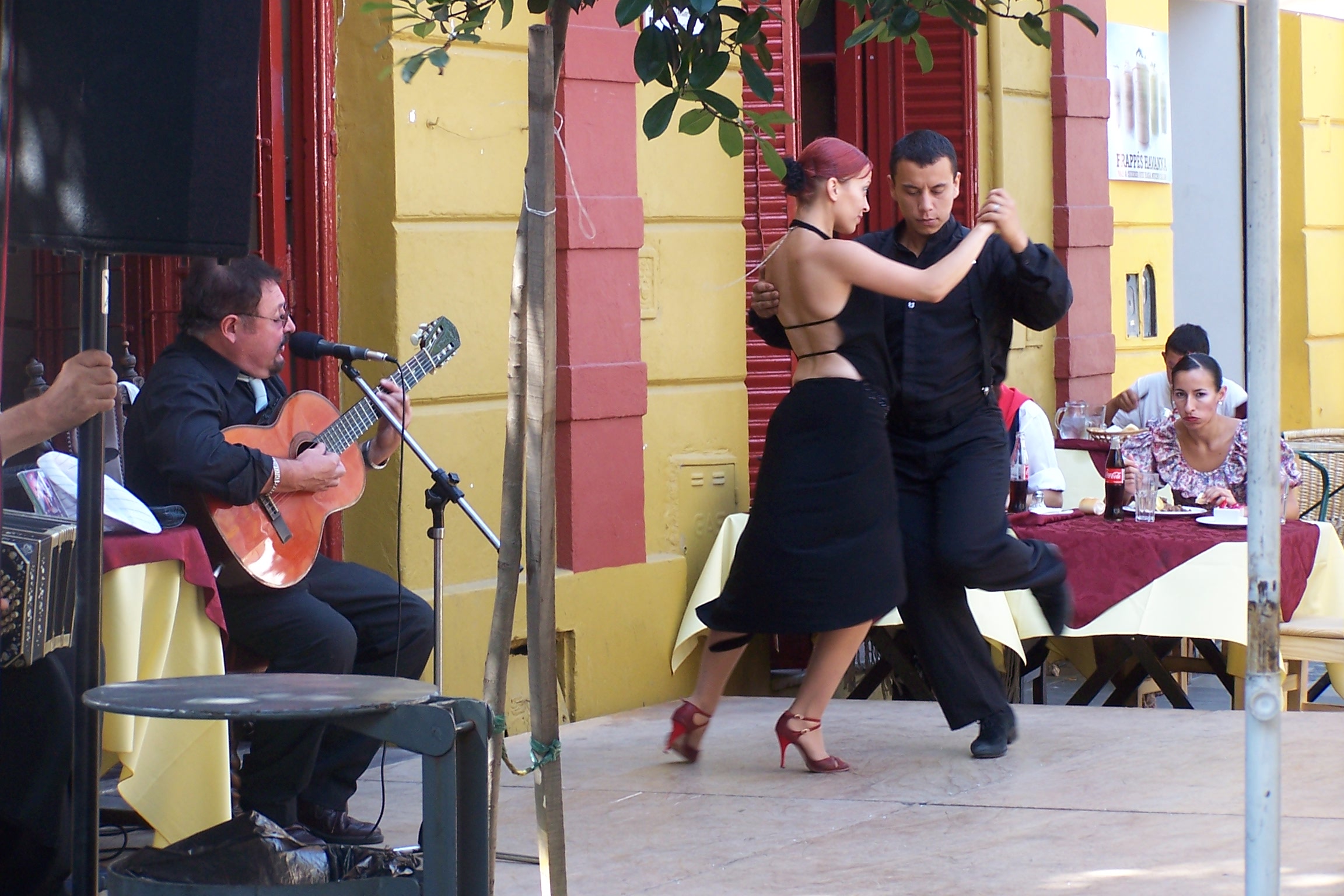 Intet besøg i Buenos Aires er komplet uden at have oplevet den sensuelle tango. Foto Lene Bach Larsen