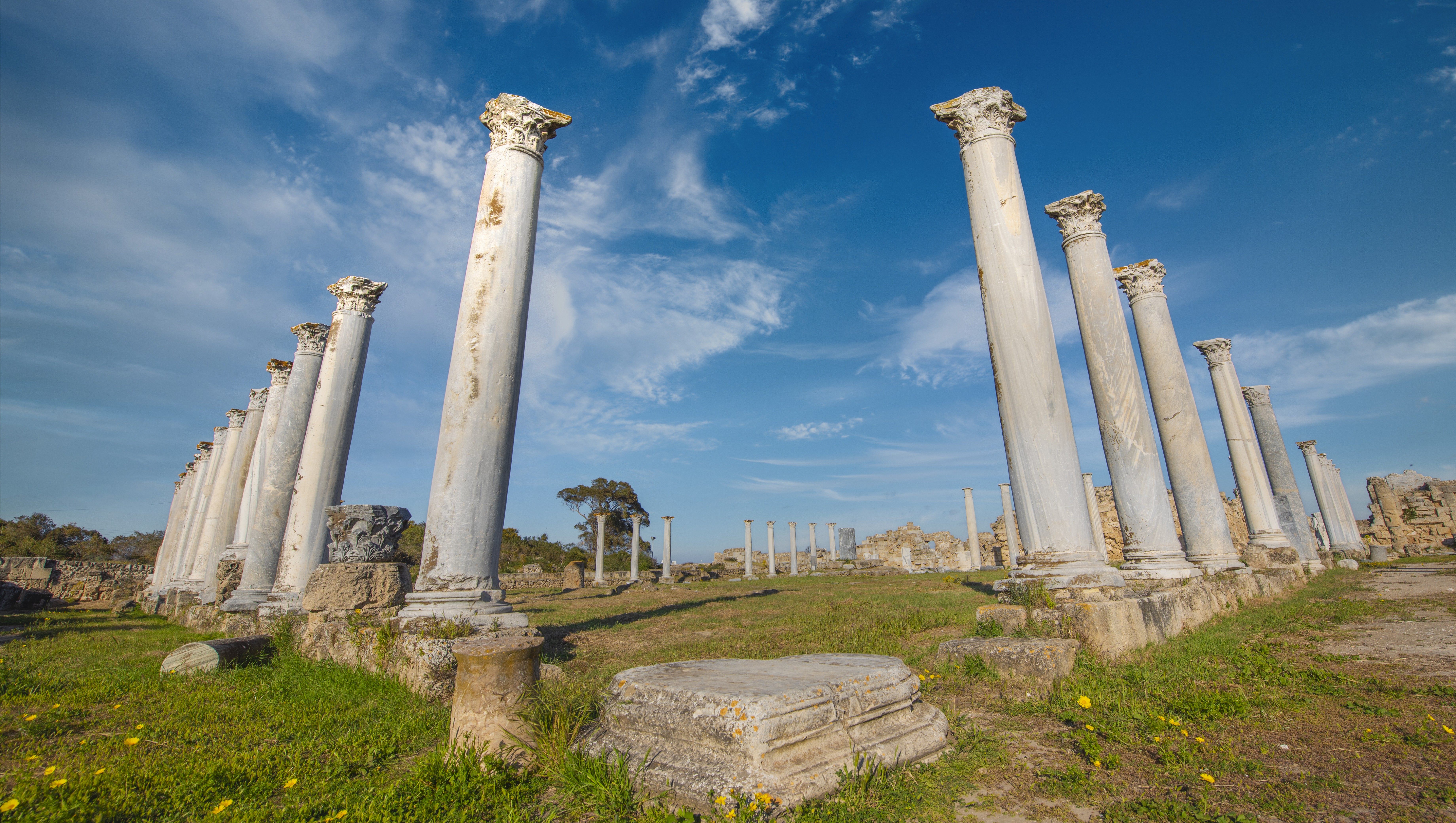 I den antikke by Salamis oplever vi ruiner, der vidner om romerrigets storhedstid. Foto Viktors Farmor