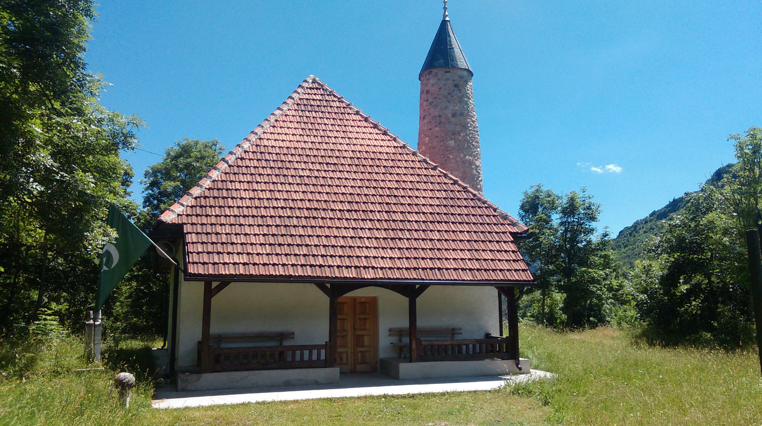 En helt speciel landsbymoské i Umoljani. Foto Anne Marie Esper Larsen