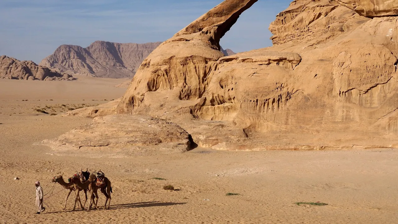 Vi overnatter i den spektakulære Wadi Rum ørken i en stationær camp. Foto Søren Høgelund