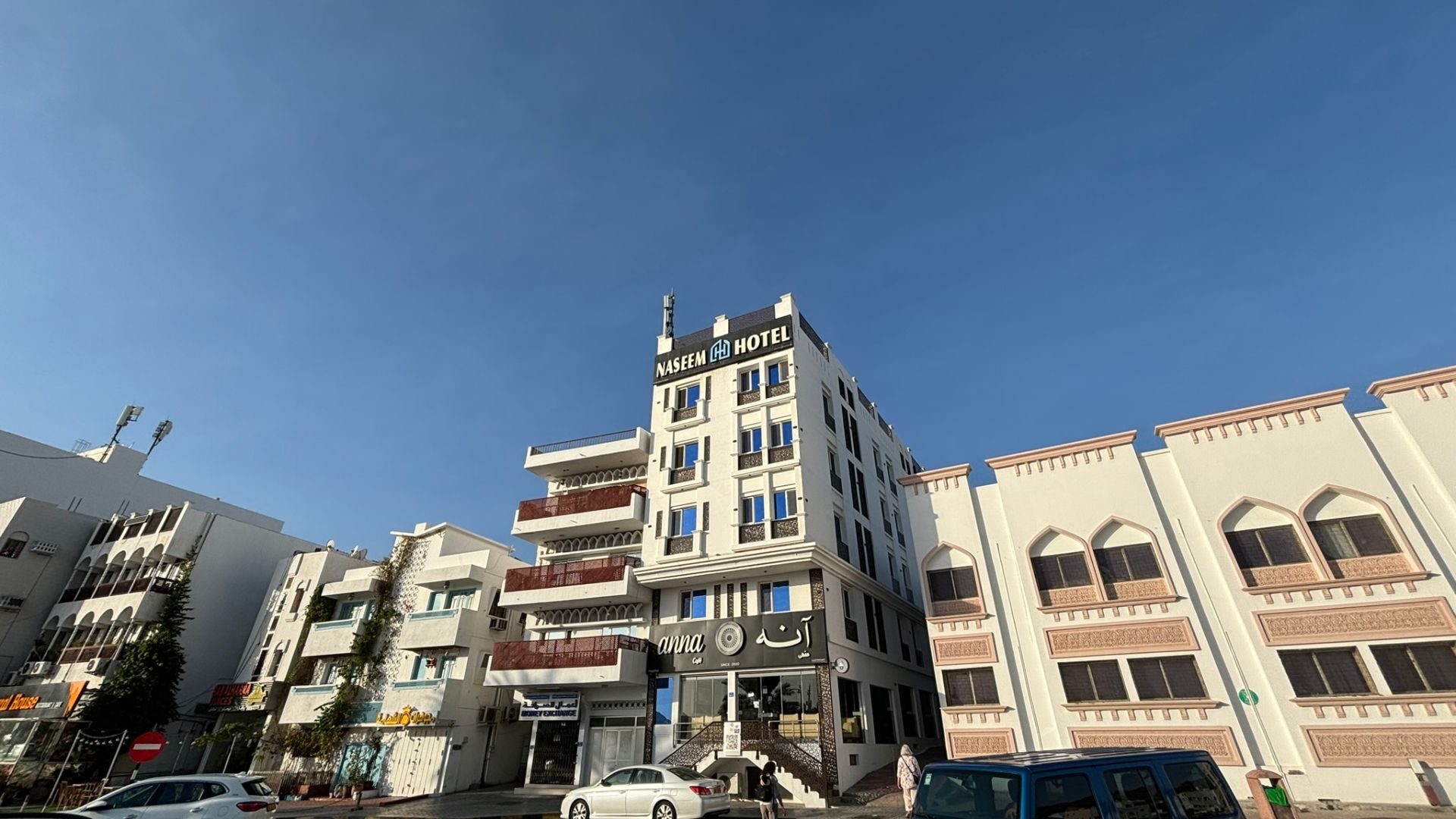 Hotellet er helt suverænt placeret i Muscats charmerende gamle bydel Muttrah. Foto Viktors Farmor 