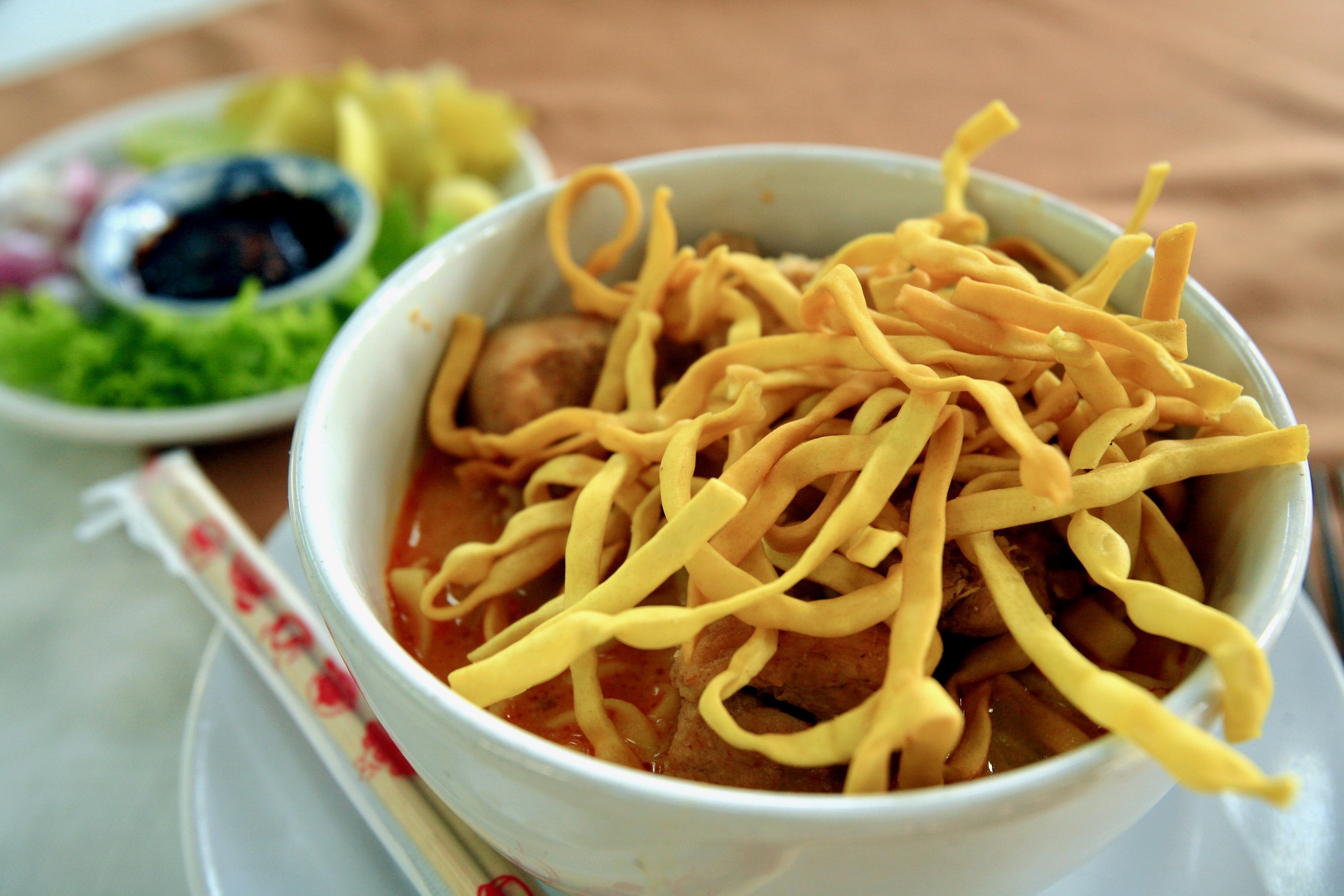 Vi smager på det lækre thailandske køkken. Foto Viktors Farmor