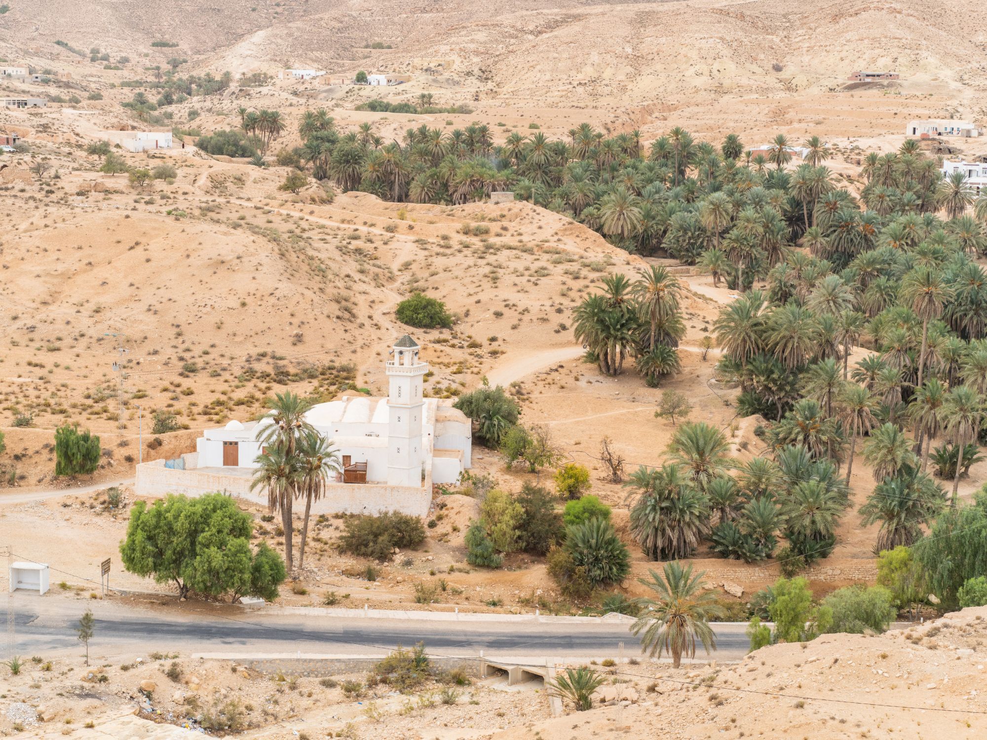 I Zammour spiser vi en hyggelig frokost i flotte omgivelser og med udsigt til et unikt landskab. Foto Viktors Farmor