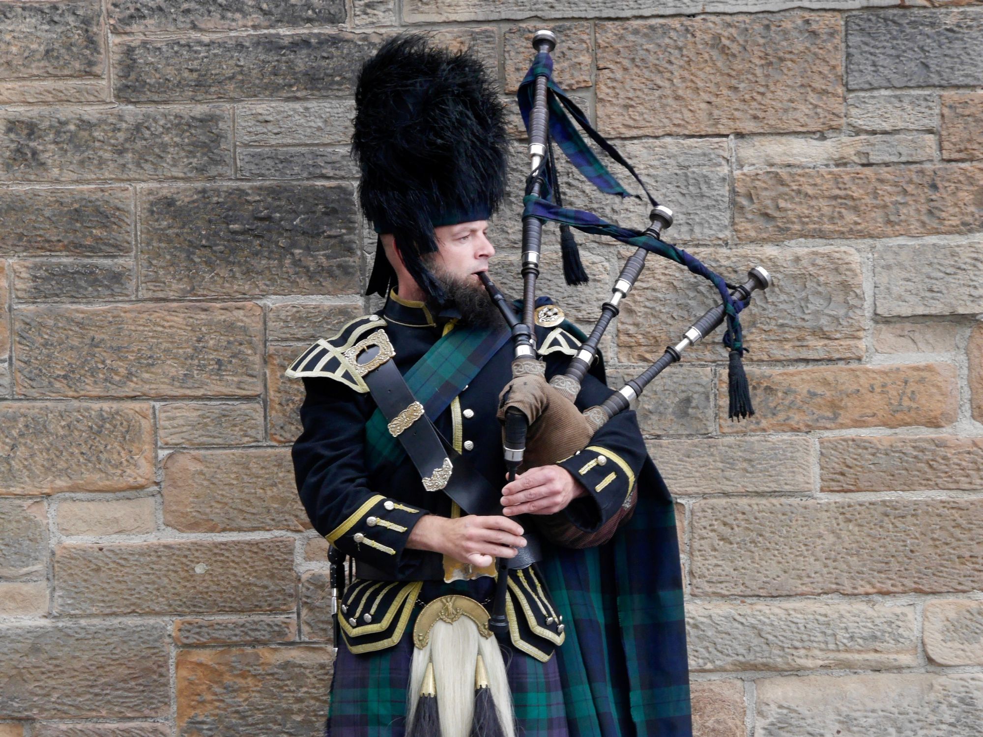 Sækkepibespiller i Edinburghs gamle bydel. Foto Viktors Farmor